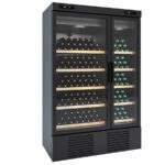 Armario Expositor Refrigerado para Vinos 2 Puertas de Cristal 1000 Litros 195 Botellas 10 Estantes Serie NÉBULA 1250x700x1935h mm AGMW-125 Docriluc