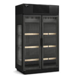 Armario Expositor Refrigerado para Vinos 2 Puertas de Cristal 1010 Litros 210 Botellas 3 Estantes Serie VITIS 1285x805x2131h mm EFIWH-2R Docriluc