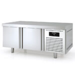 Mesa Refrigerada Acero Inoxidable 2 Puertas Opacas 2 Estantes 169 Litros Serie LUMINIS 1345x700x600h mm MKR-135 Docriluc