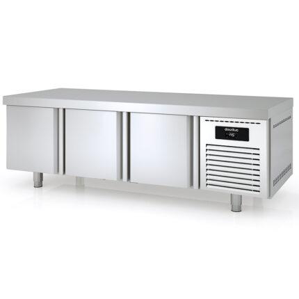 Mesa Refrigerada Acero Inoxidable 3 Puertas Opacas 3 Estantes 264 Litros Serie LUMINIS 1795x700x600h mm MKR-180 Docriluc