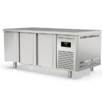 Mesa de Congelación Acero Inoxidable 3 Puertas Opacas 3 Estantes 562 Litros Serie ILUMIA 2020x800x850h mm MPC-200 Docriluc