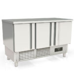 Mesa Refrigerada de Preparación GN 1/1 - 3 Puertas Opacas 3 Estantes 264 Litros Serie ARGENTUM 1375x700x870h mm MCF-140 Docriluc