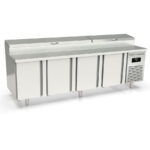 Mesa Refrigerada para Ingredientes 13 Cubetas GN 1/4 - 4 Puertas Opacas 4 Estantes 761 Litros Serie ARGENTUM 2545x800x850h mm MIE-80-250 Docriluc