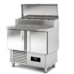 Mesa Refrigerada para Ingredientes 8 Cubetas GN1/4 - 3 Puertas Opacas 3 Estantes 264 Litros Serie ARGENTUM 1375x700x890h mm MIES-70-140 Docriluc