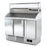 Mesa Refrigerada para Pizza 5 Cubetas GN 1/4 - 3 Puertas Opacas 3 Estantes 399 Litros Serie CRUSTUM 1370x700x970h mm MPPCR-140 Docriluc