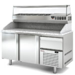 Mesa Refrigerada para Pizza 6 Cubetas GN 1/4 - 2 Puertas Opacas 362 Litros Serie CRUSTUM 1495x800x850h mm MPI-80-150-R Docriluc