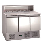 Mesa Refrigerada Acero Inoxidable para Ingredientes 8 Cubetas GN 1/6- 150 - 3 Puertas Opacas 3 Estantes 400 Litros 1365x700x1010h mm GF809 GASFRIT