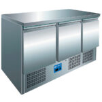 Mesa Refrigerada para Ingredientes Cubetas GN 1/6 - 3 Puertas Opacas 3 Estantes 368 Litros Gama 700 - 1365x700x850h mm S903TOP S/S EUTRON